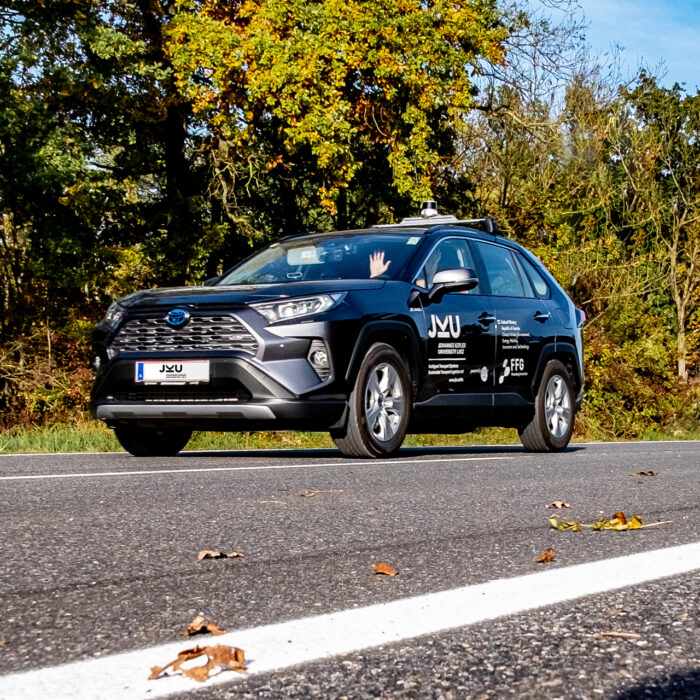 Automatisiertes Testfahrzeug der JKU auf der Digitrans Teststrecke